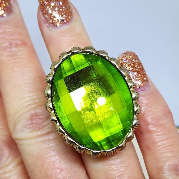 Vintage Green Faceted Gold Setting Chunky Statement Stretch Ring Sz 7+ - Picture 7 of 7